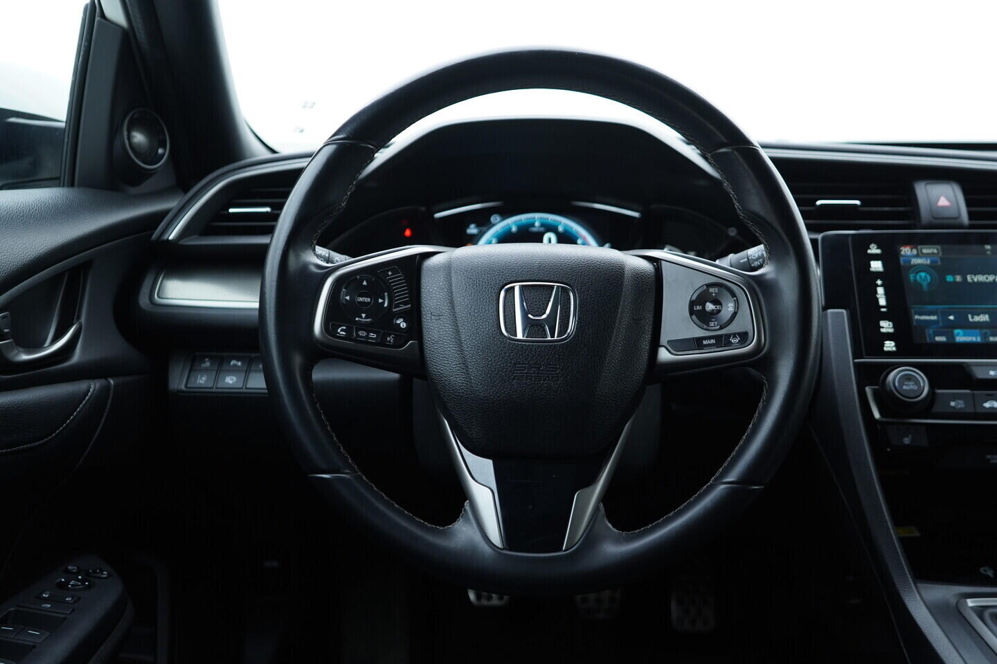 OV190V11112_30.webp_CIVIC Executive 1.0 VTEC 95 kW manuál