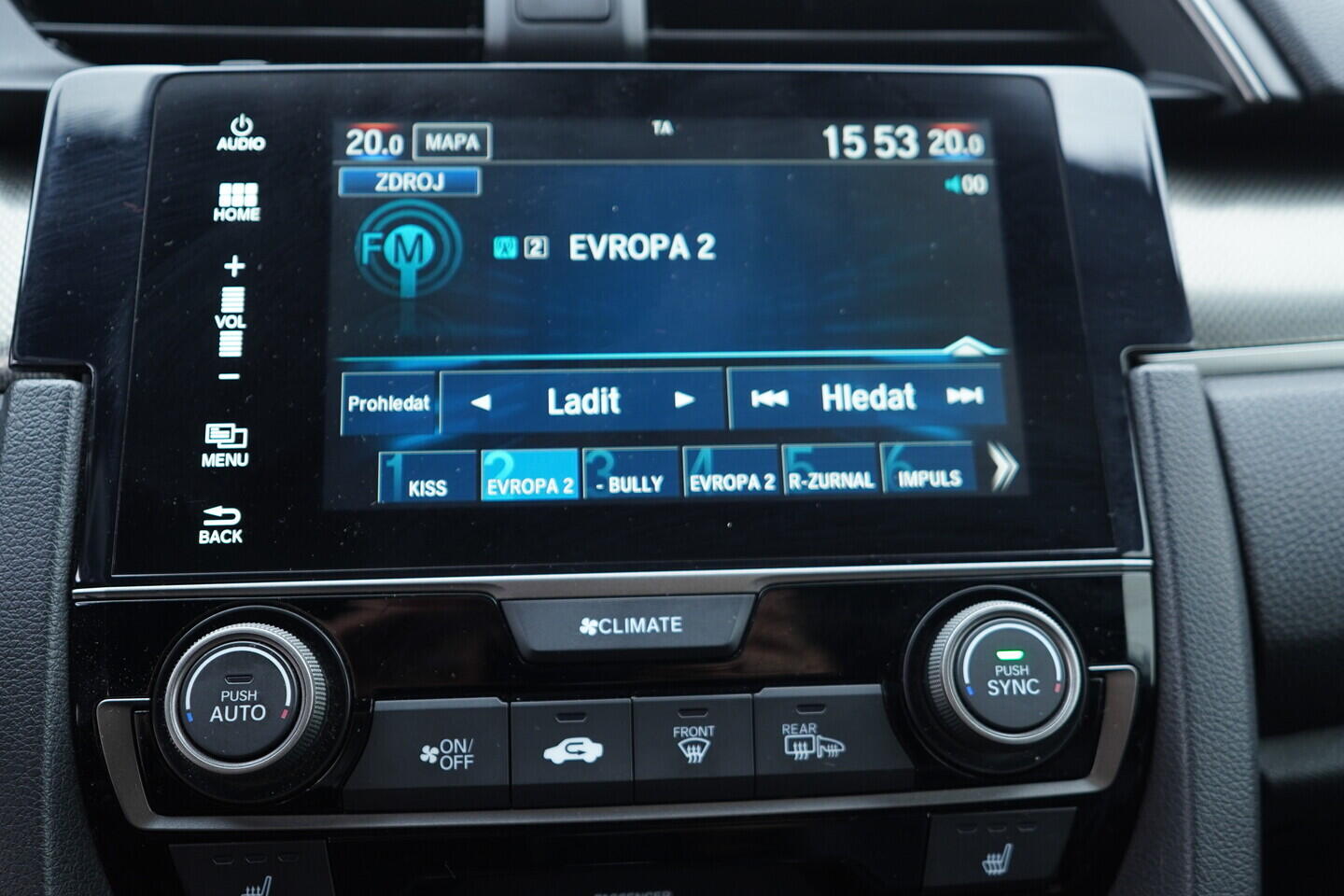 OV190V11112_31.webp_CIVIC Executive 1.0 VTEC 95 kW manuál