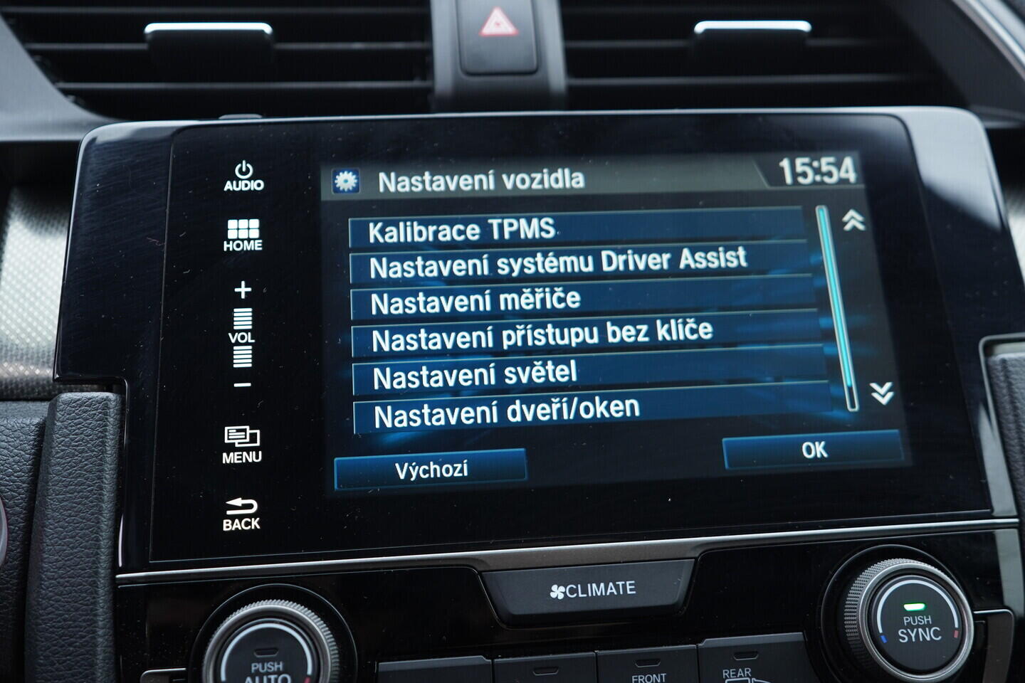 OV190V11112_34.webp_CIVIC Executive 1.0 VTEC 95 kW manuál