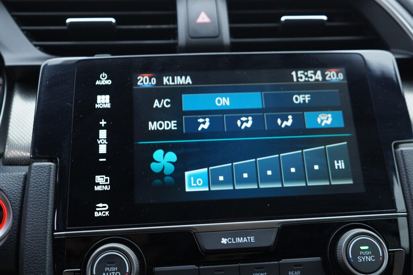 OV190V11112_36.webp_CIVIC Executive 1.0 VTEC 95 kW manuál