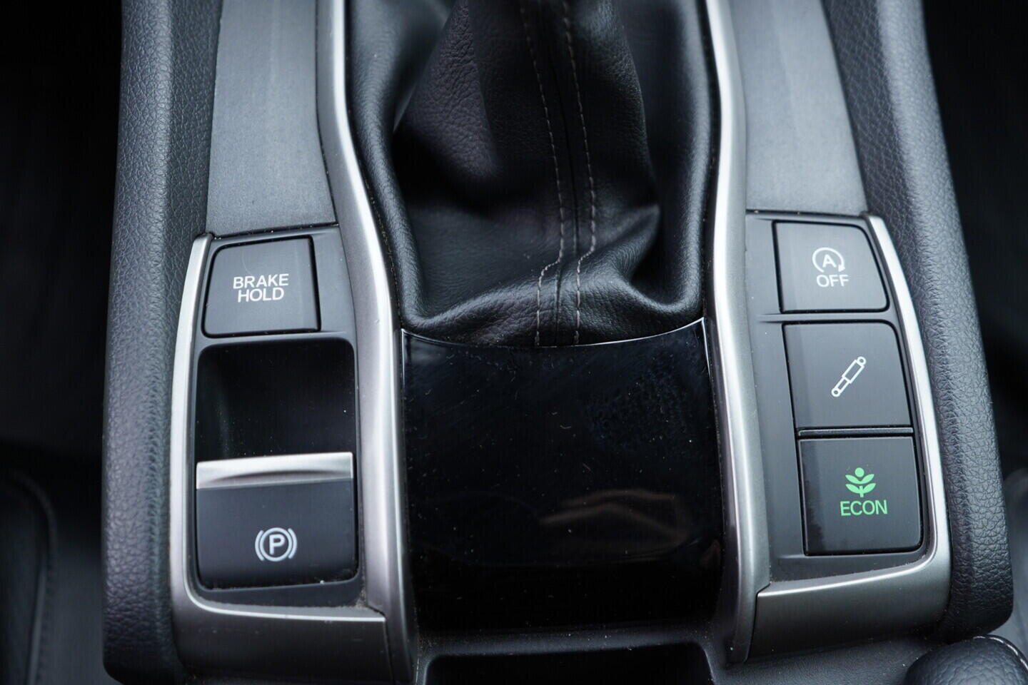 OV190V11112_39.webp_CIVIC Executive 1.0 VTEC 95 kW manuál