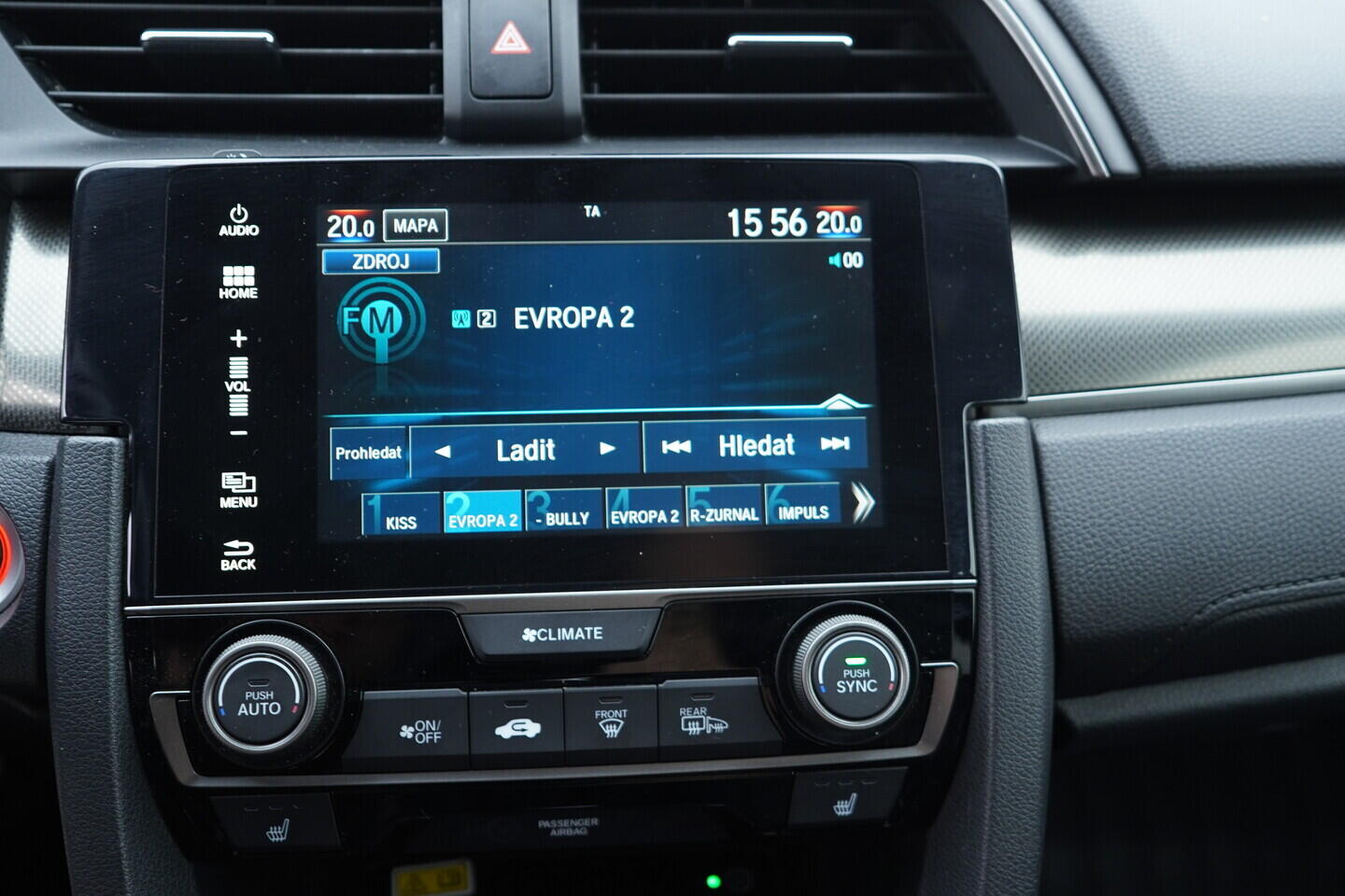 OV190V11112_41.webp_CIVIC Executive 1.0 VTEC 95 kW manuál