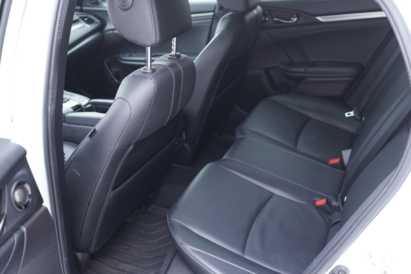 OV190V11112_42.webp_CIVIC Executive 1.0 VTEC 95 kW manuál