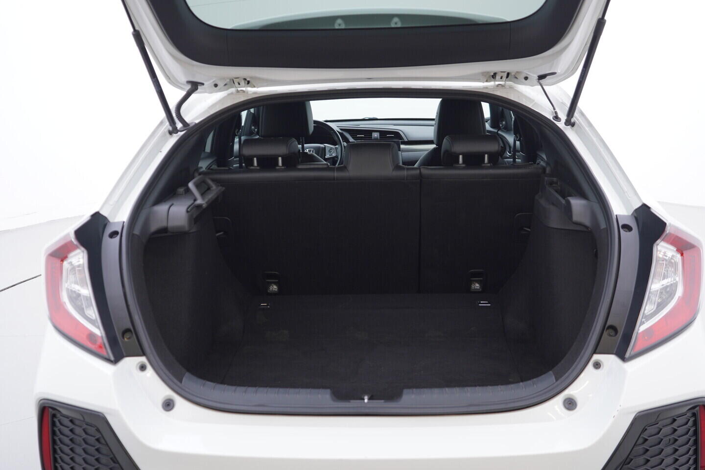 OV190V11112_45.webp_CIVIC Executive 1.0 VTEC 95 kW manuál