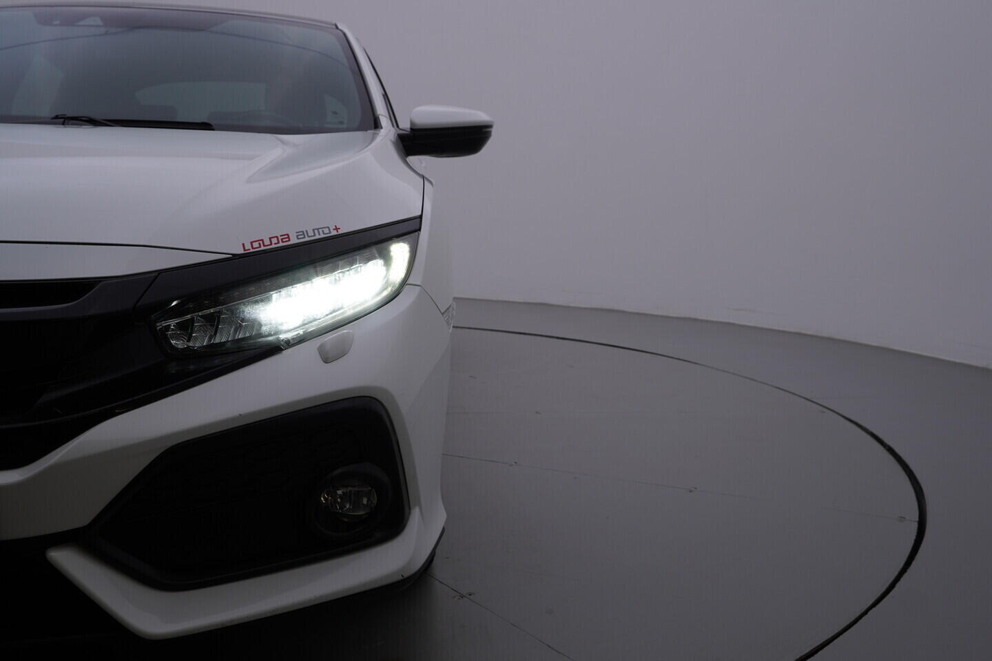 OV190V11112_48.webp_CIVIC Executive 1.0 VTEC 95 kW manuál