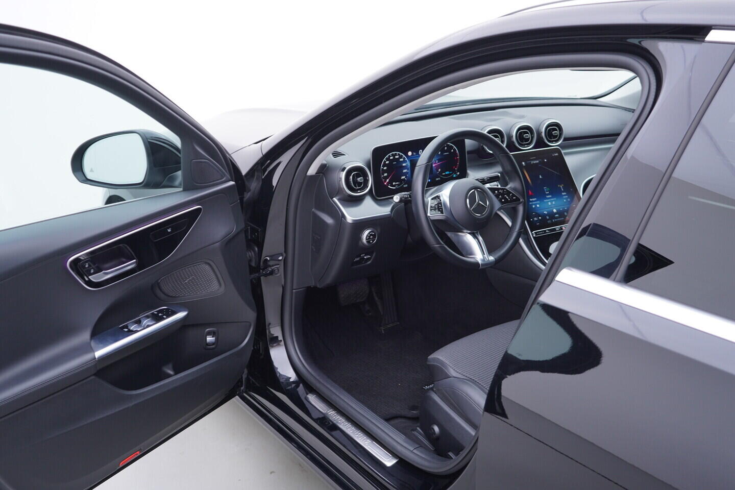 OV190V11116_18.webp_TŘÍDY C C200  . 120 kW automat, DPH