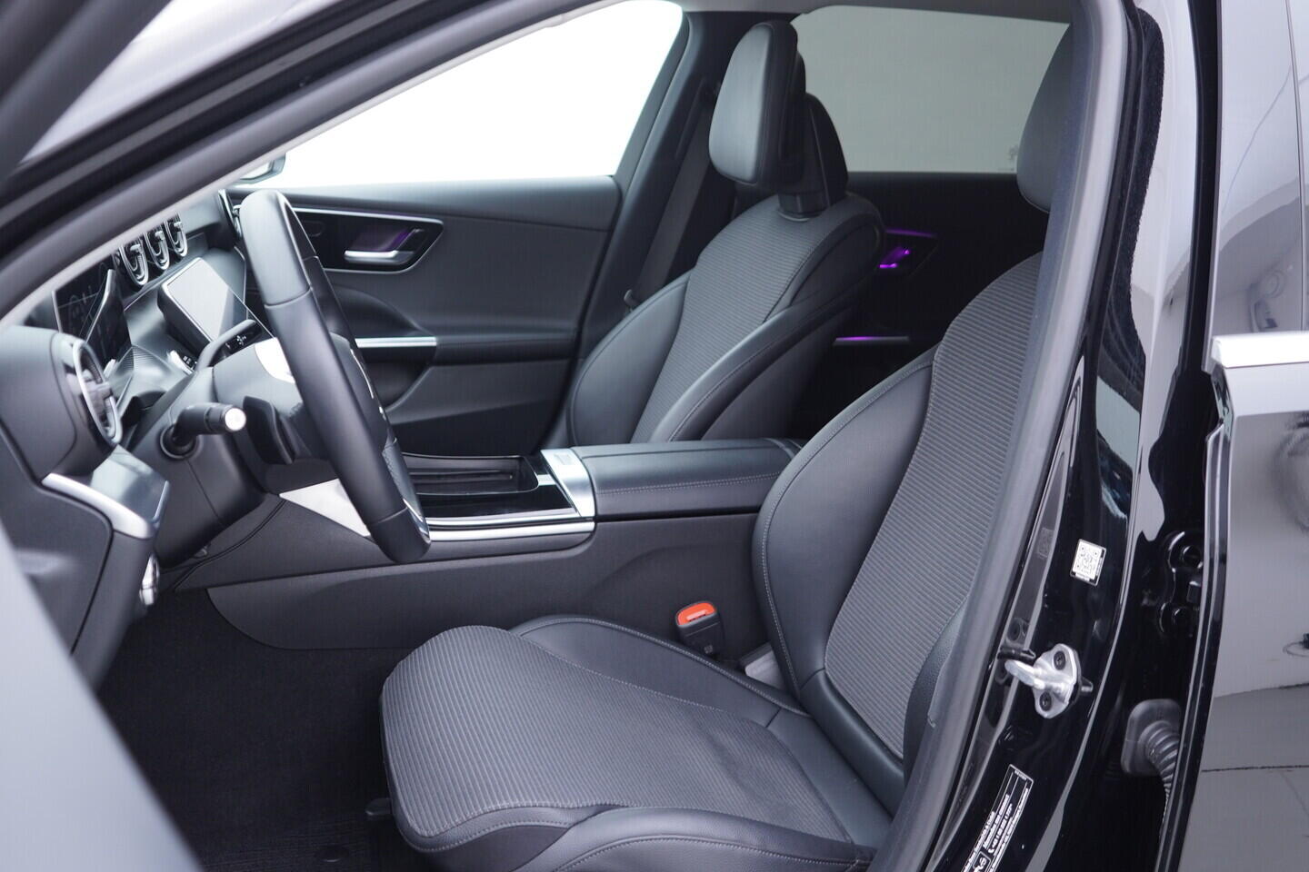 OV190V11116_24.webp_TŘÍDY C C200  . 120 kW automat, DPH