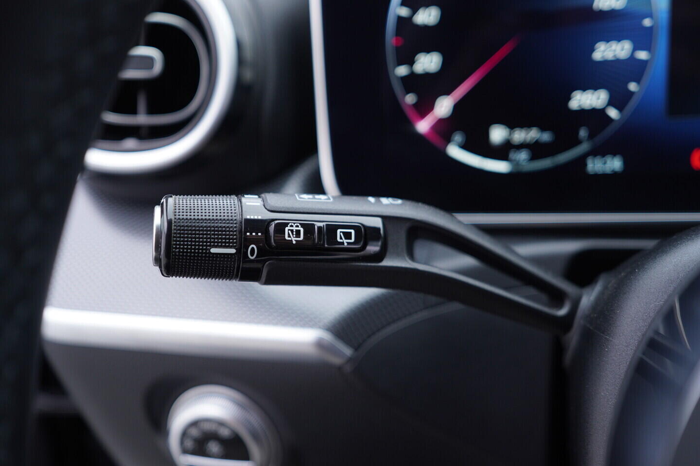 OV190V11116_25.webp_TŘÍDY C C200  . 120 kW automat, DPH