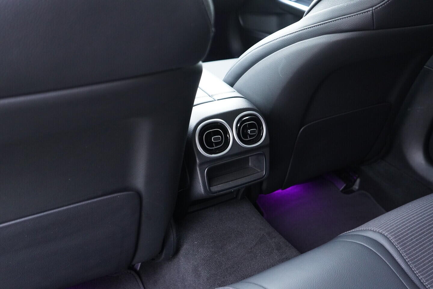 OV190V11116_45.webp_TŘÍDY C C200  . 120 kW automat, DPH