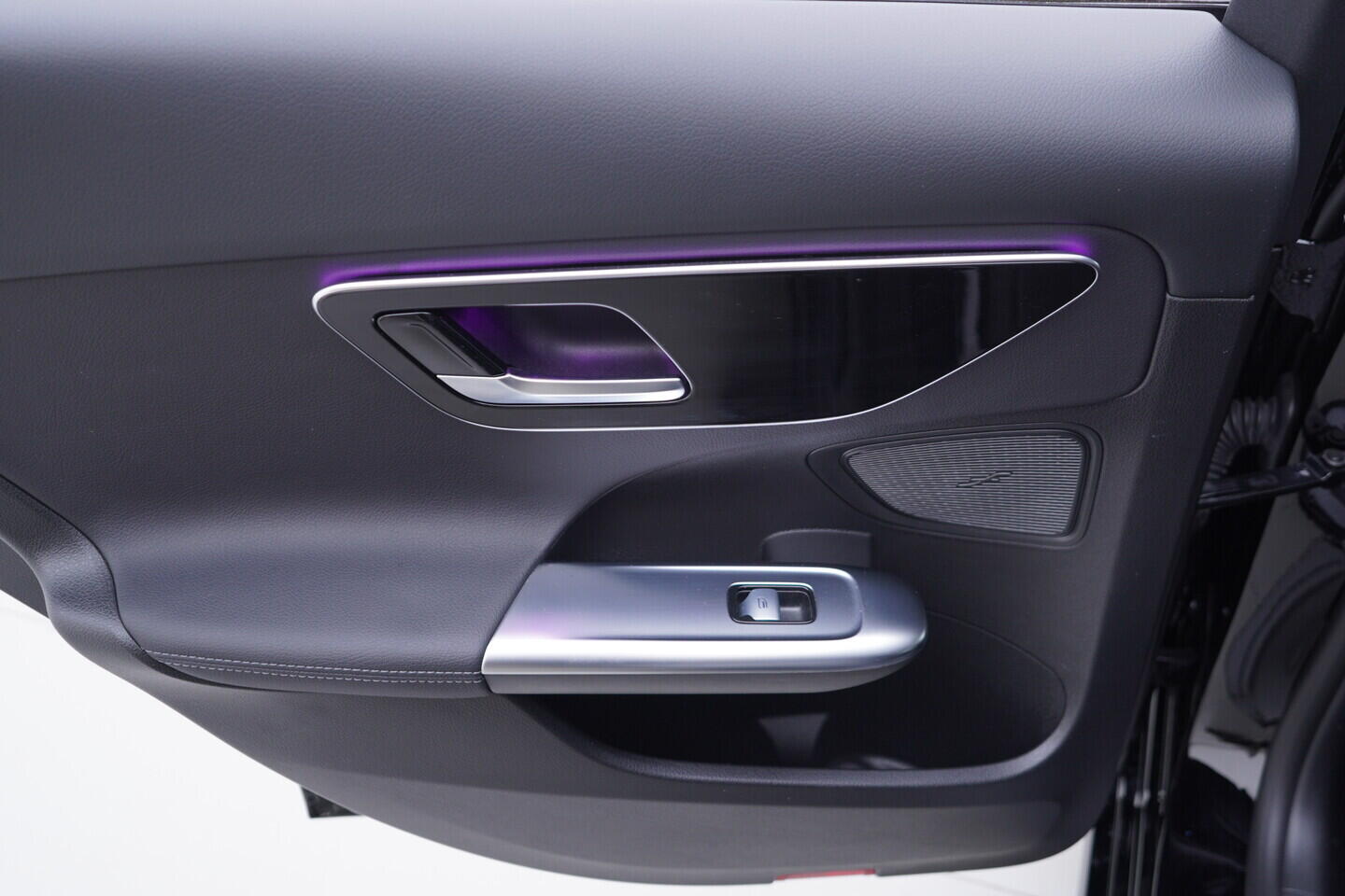 OV190V11116_46.webp_TŘÍDY C C200  . 120 kW automat, DPH