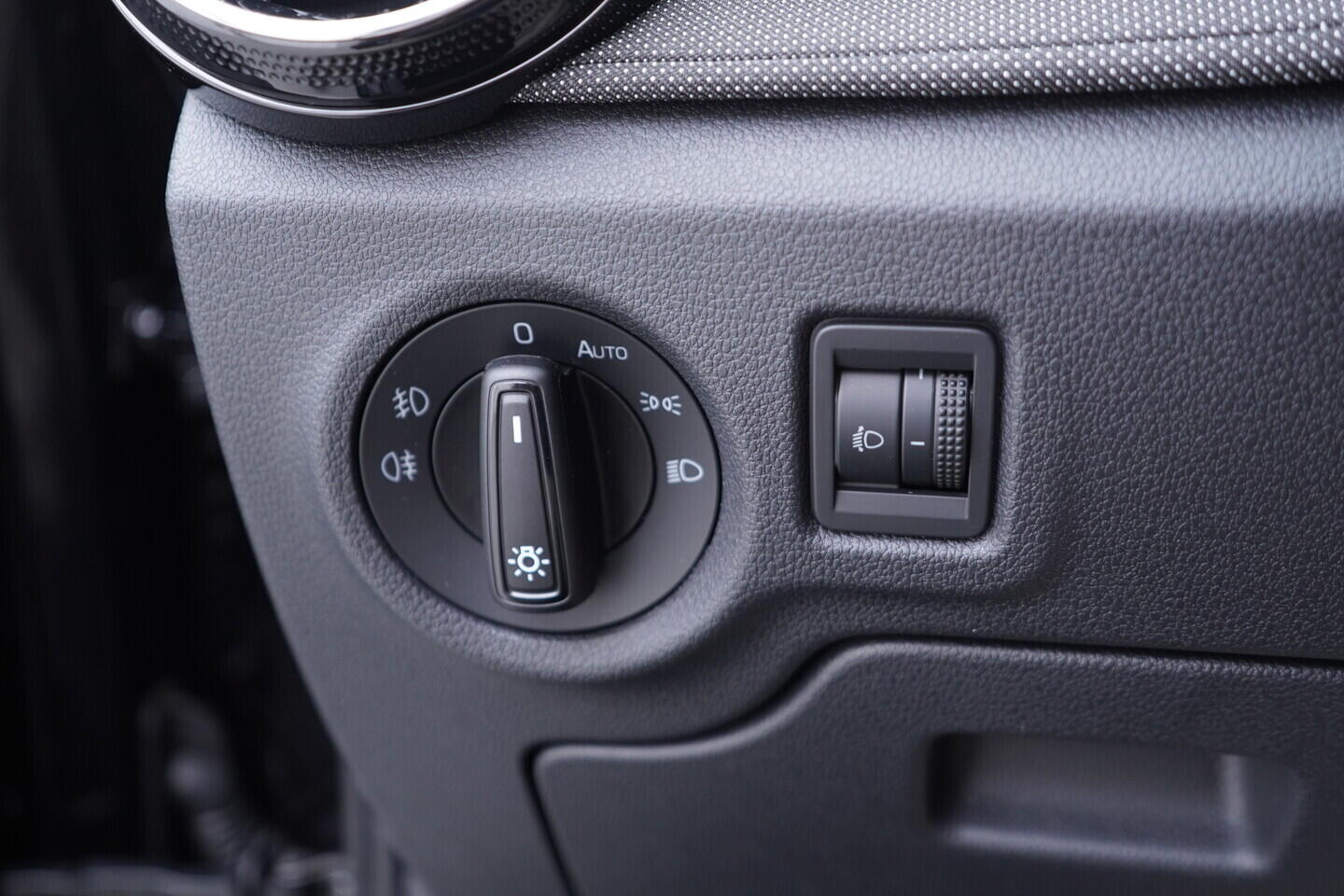 OV190V11118_25.webp_FABIA Selection 1.0 TSI 70 kW manuál, DPH