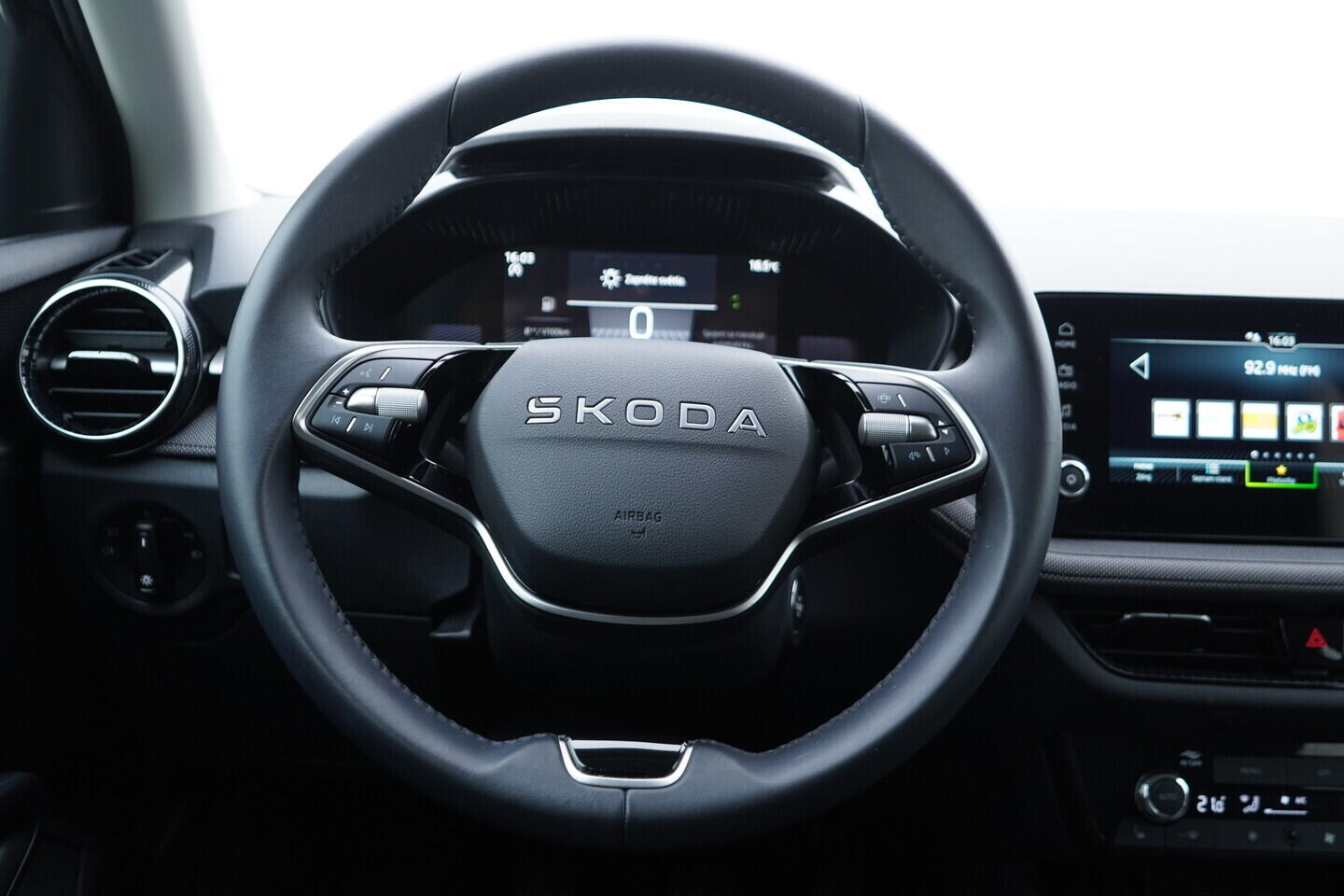 OV190V11118_27.webp_FABIA Selection 1.0 TSI 70 kW manuál, DPH