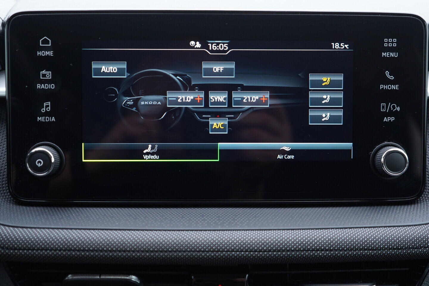 OV190V11118_35.webp_FABIA Selection 1.0 TSI 70 kW manuál, DPH