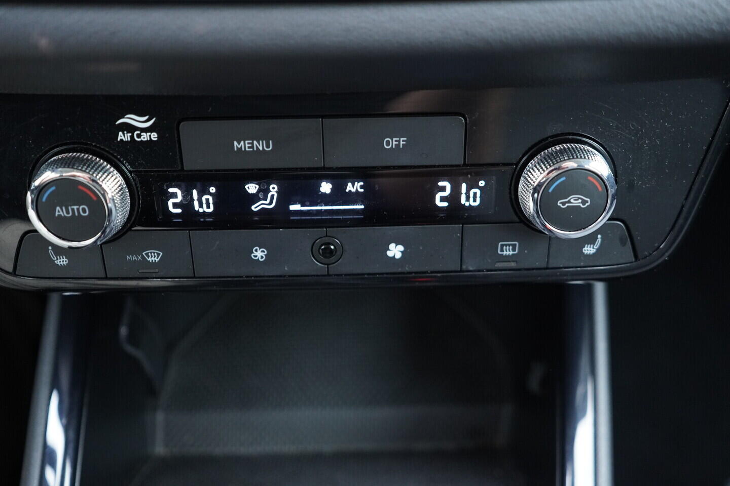 OV190V11118_37.webp_FABIA Selection 1.0 TSI 70 kW manuál, DPH