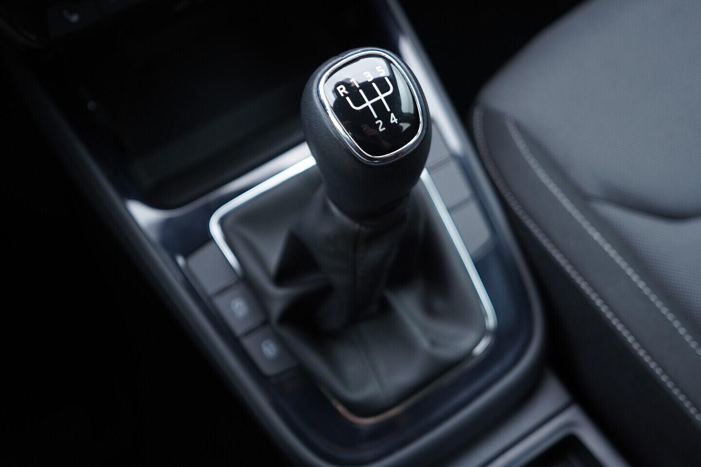 OV190V11118_38.webp_FABIA Selection 1.0 TSI 70 kW manuál, DPH