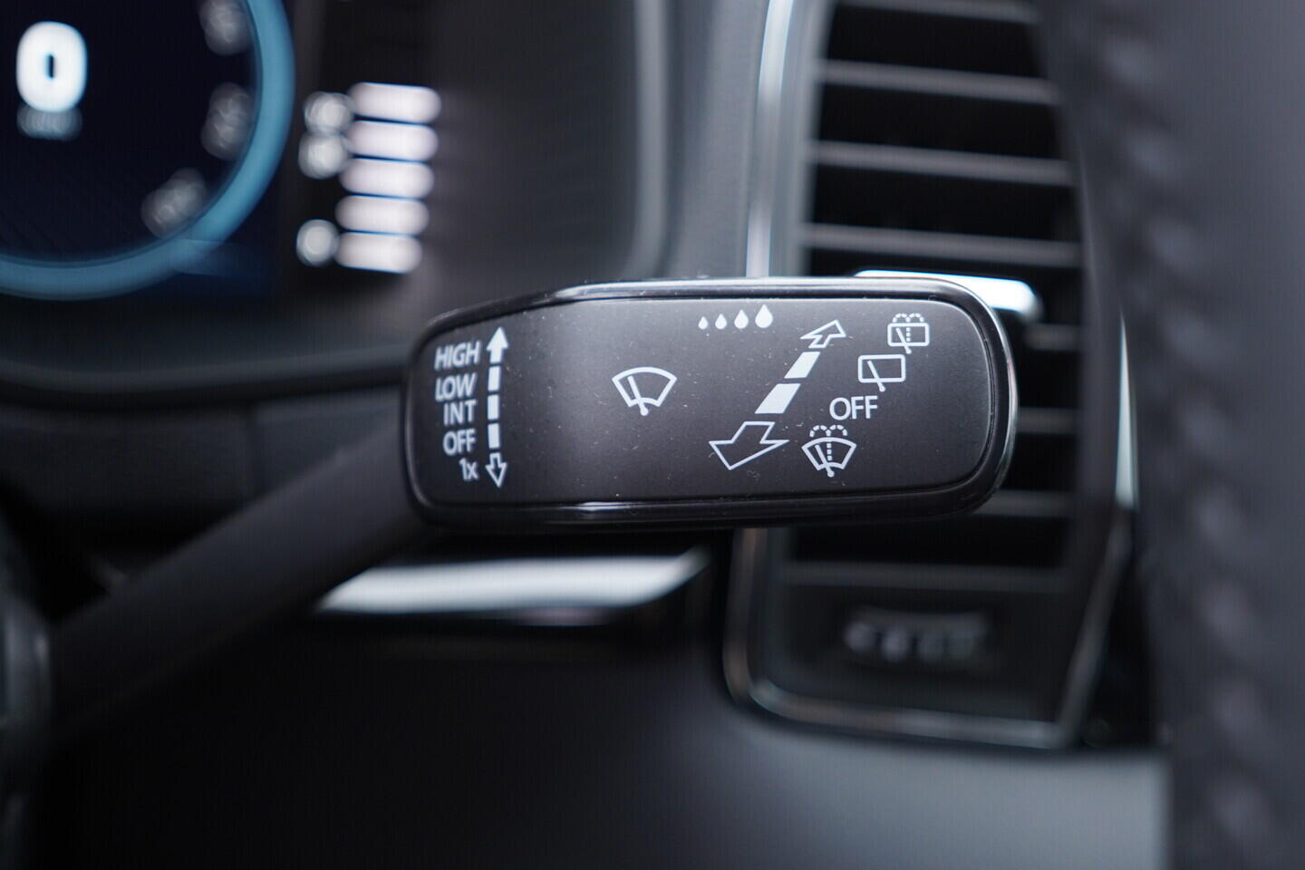 OV190V11122_25.webp_KAROQ Selection 1.5 TSI 110 kW automat, DPH