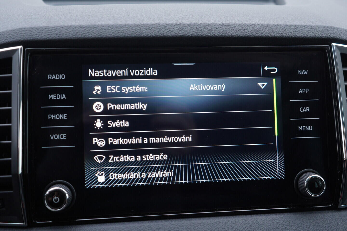 OV190V11122_31.webp_KAROQ Selection 1.5 TSI 110 kW automat, DPH