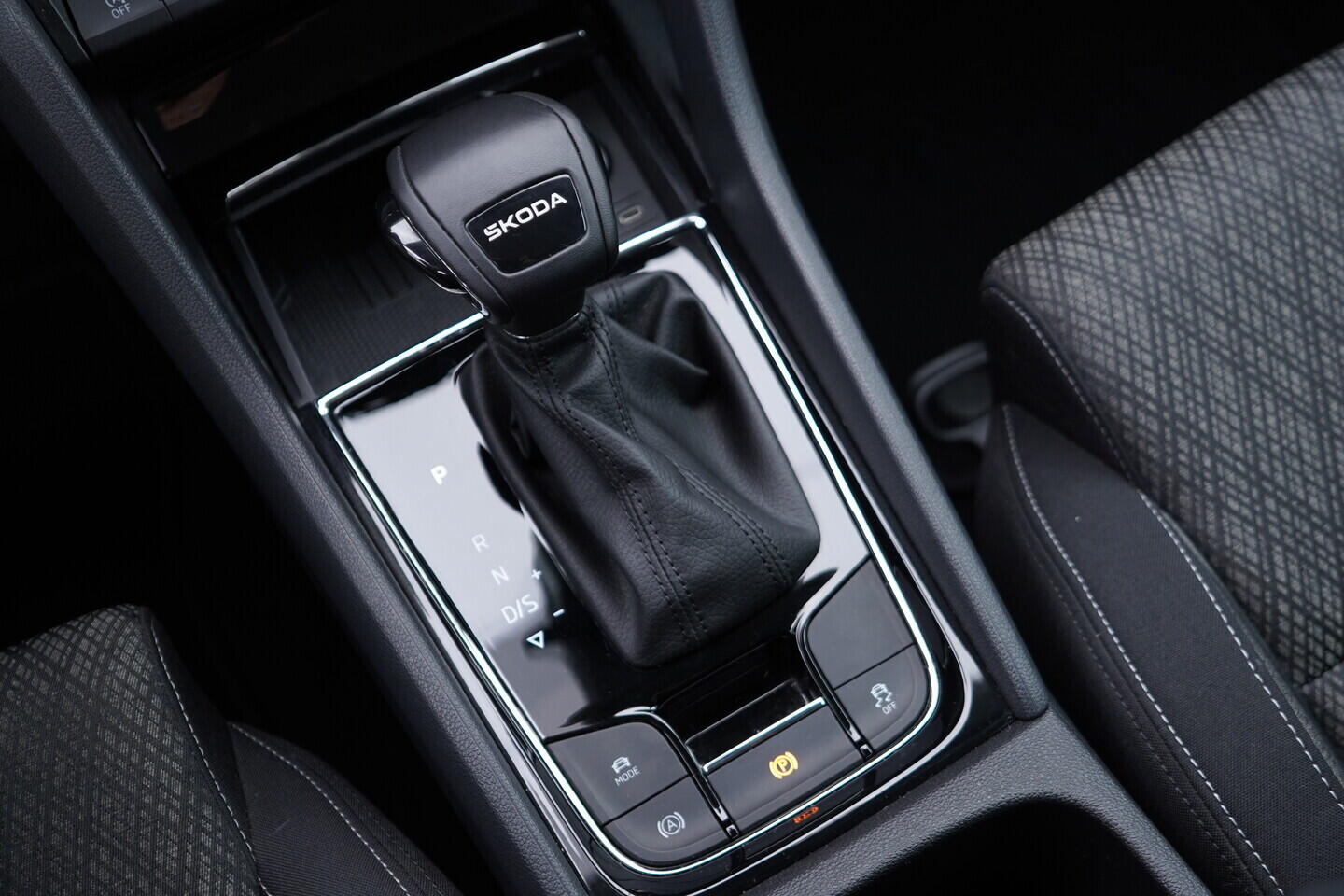 OV190V11122_36.webp_KAROQ Selection 1.5 TSI 110 kW automat, DPH