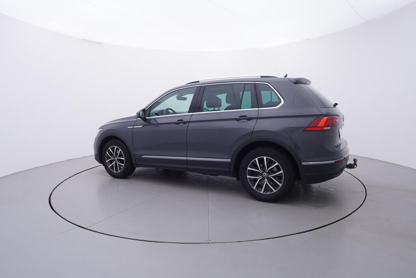 OV190V11123_12.webp_TIGUAN Life 1.5 TSI 110 kW manuál