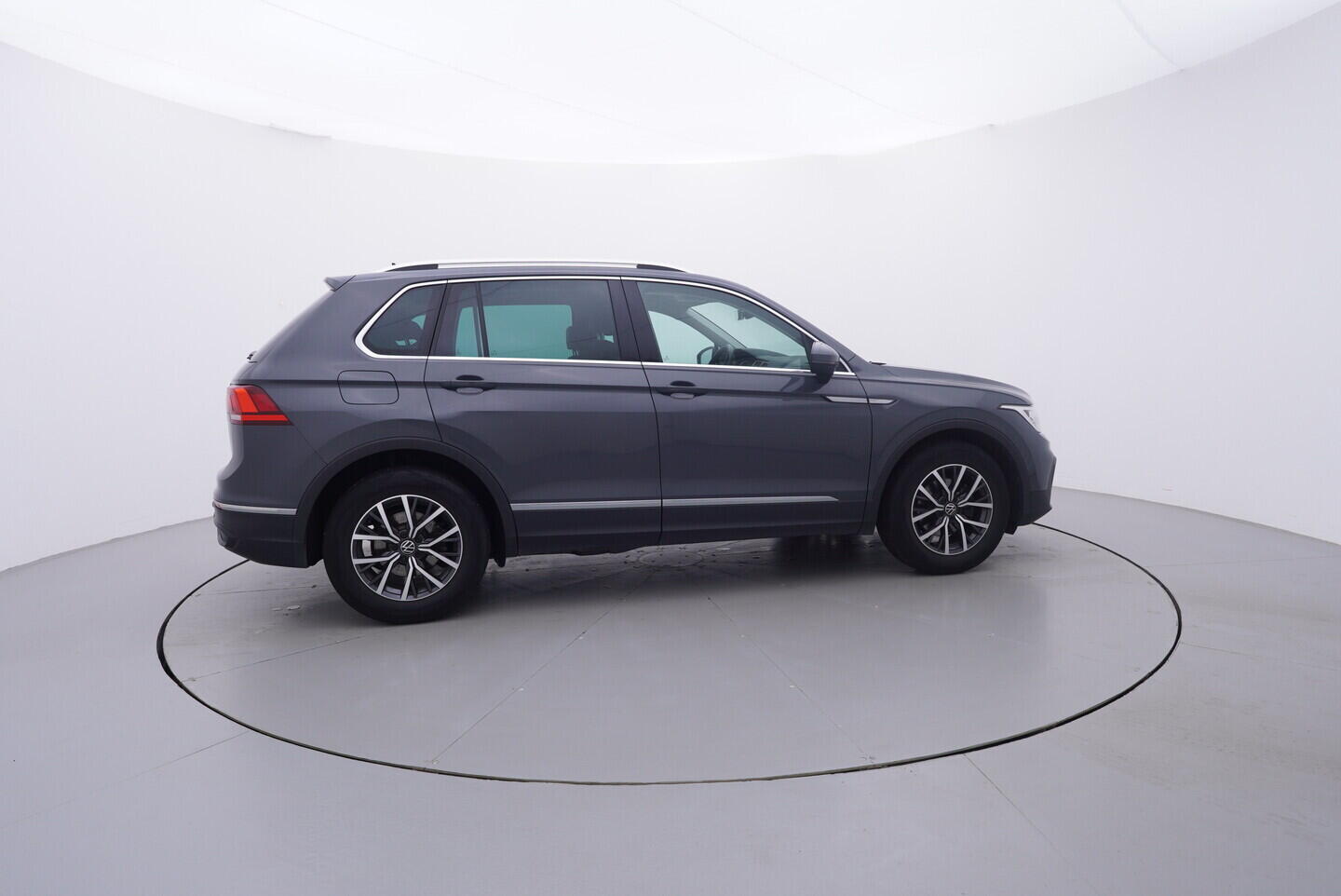 OV190V11123_15.webp_TIGUAN Life 1.5 TSI 110 kW manuál