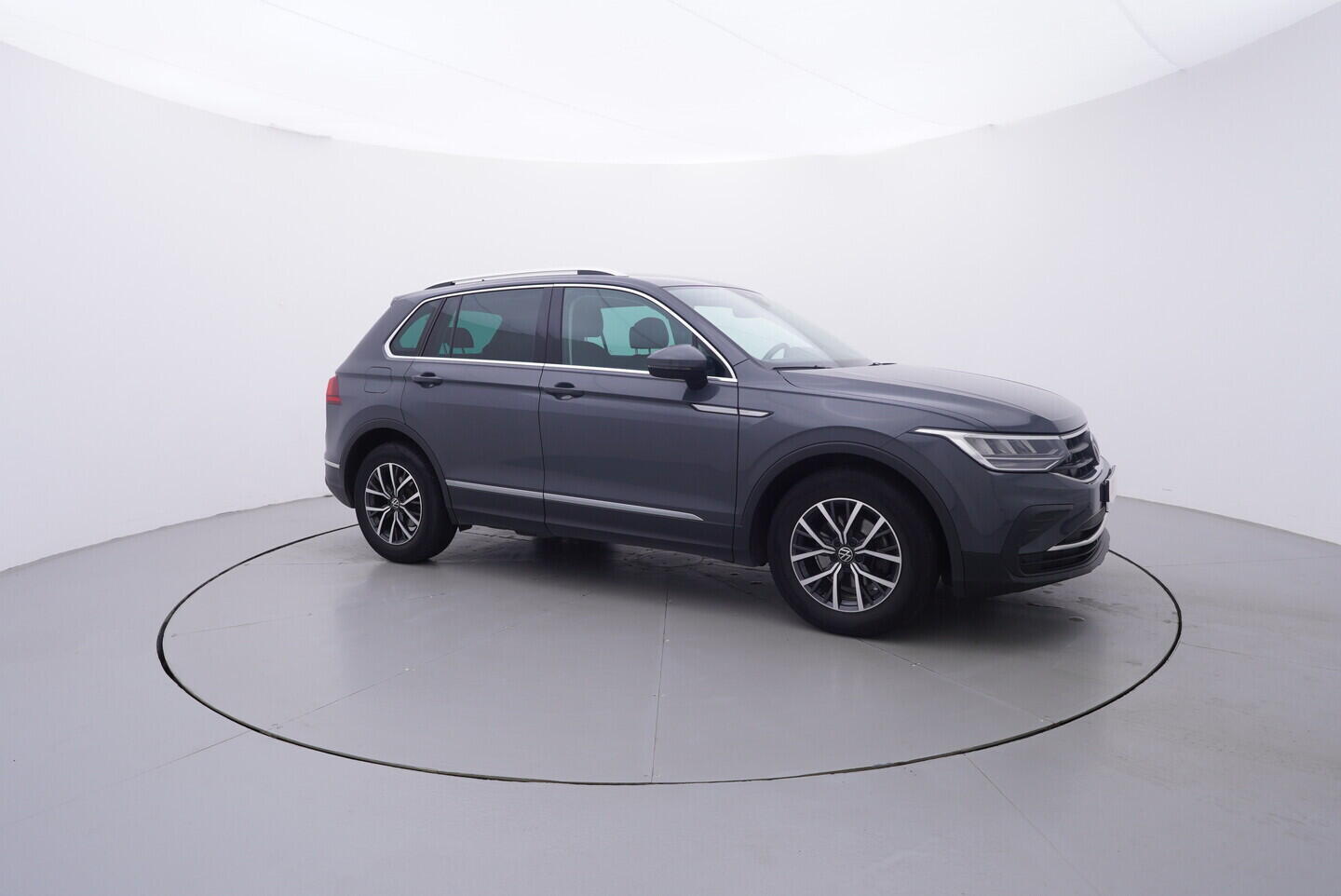 OV190V11123_16.webp_TIGUAN Life 1.5 TSI 110 kW manuál