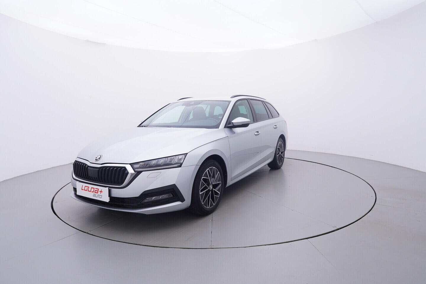 OV190V11125_10.webp_OCTAVIA Ambition 1.5 TSI 110 kW manuál, DPH