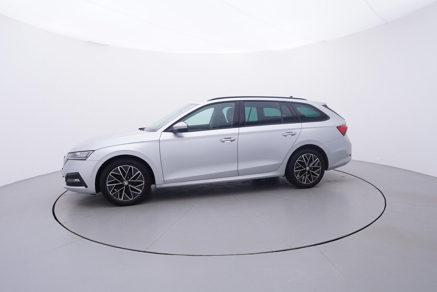 OV190V11125_11.webp_OCTAVIA Ambition 1.5 TSI 110 kW manuál, DPH