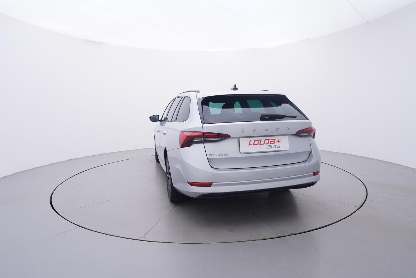 OV190V11125_13.webp_OCTAVIA Ambition 1.5 TSI 110 kW manuál, DPH