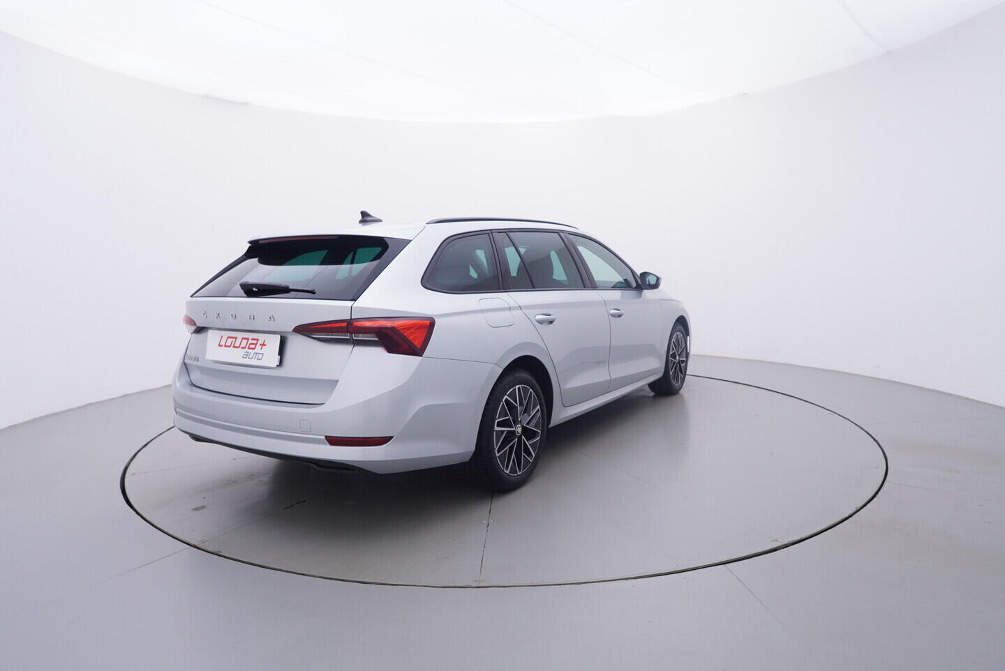 OV190V11125_14.webp_OCTAVIA Ambition 1.5 TSI 110 kW manuál, DPH