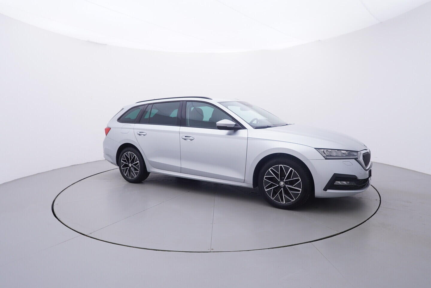 OV190V11125_16.webp_OCTAVIA Ambition 1.5 TSI 110 kW manuál, DPH