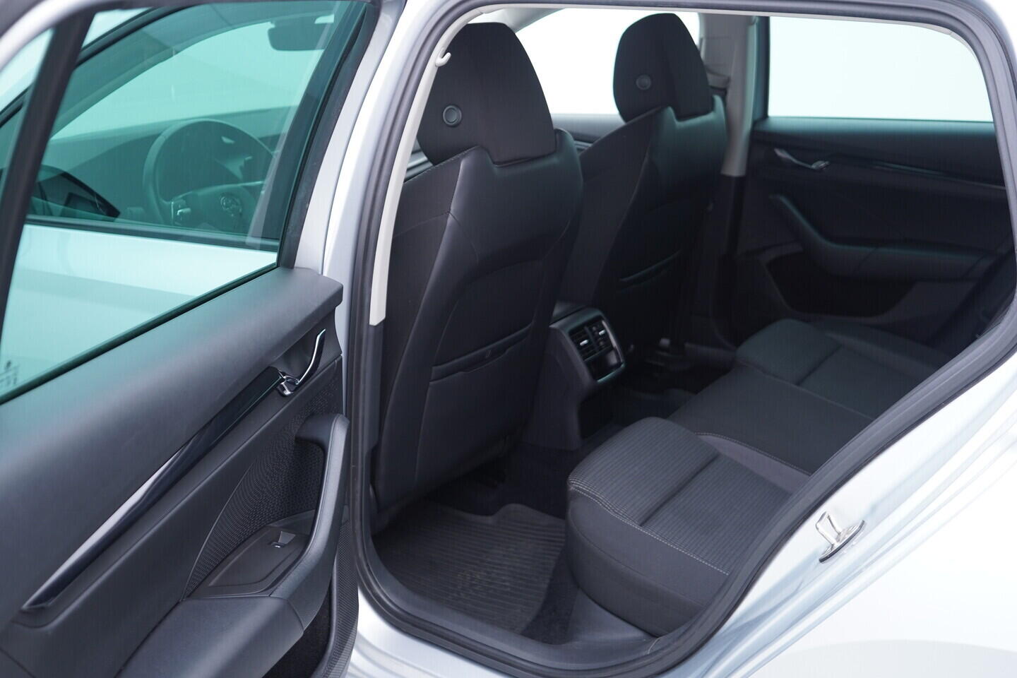 OV190V11125_34.webp_OCTAVIA Ambition 1.5 TSI 110 kW manuál, DPH