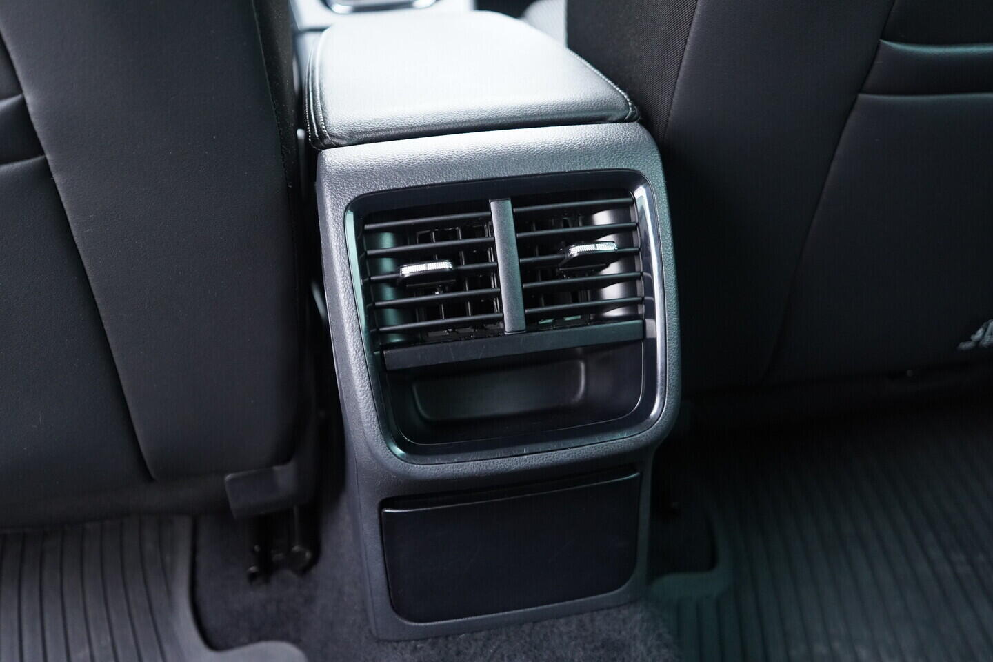 OV190V11125_35.webp_OCTAVIA Ambition 1.5 TSI 110 kW manuál, DPH