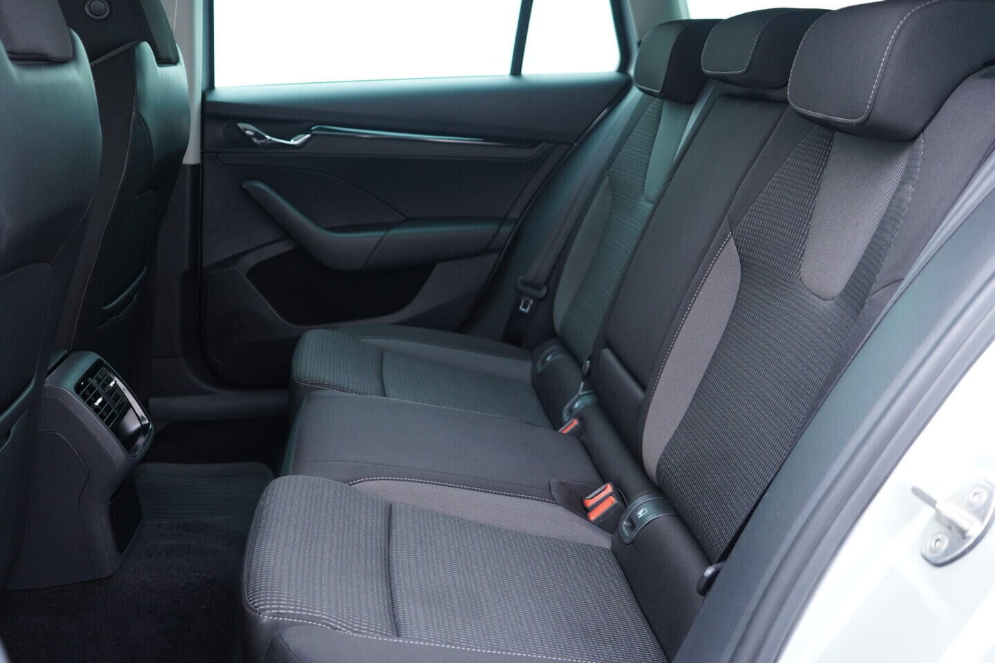 OV190V11125_36.webp_OCTAVIA Ambition 1.5 TSI 110 kW manuál, DPH