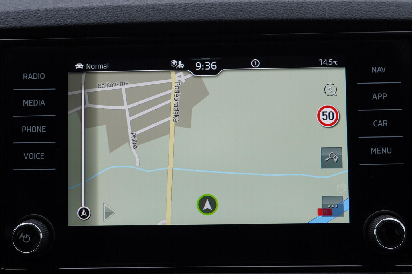 OV190V11126_33.webp_KAROQ Selection 1.5 TSI 110 kW automat, DPH