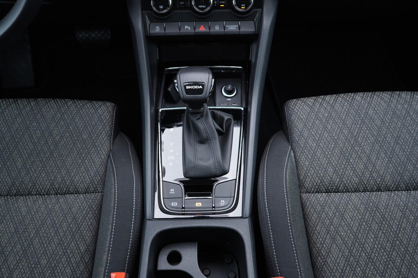 OV190V11126_35.webp_KAROQ Selection 1.5 TSI 110 kW automat, DPH