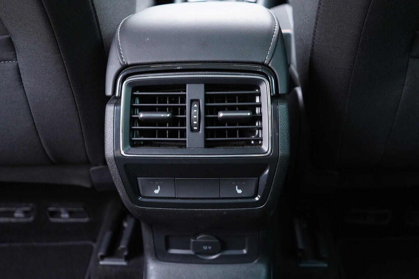 OV190V11126_37.webp_KAROQ Selection 1.5 TSI 110 kW automat, DPH