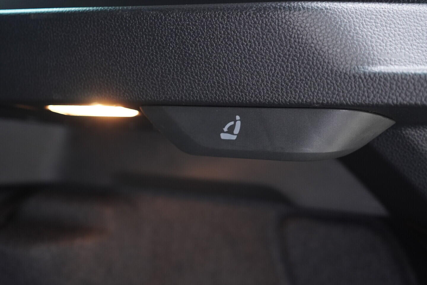 OV190V11126_41.webp_KAROQ Selection 1.5 TSI 110 kW automat, DPH