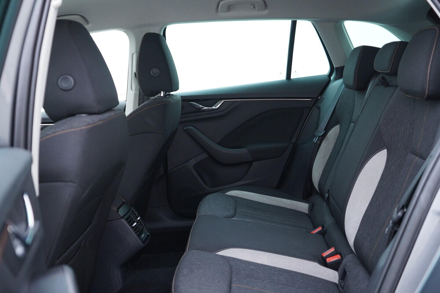 OV190V11129_35.webp_SCALA Top Selection 1.0 TSI 85 kW automat, DPH