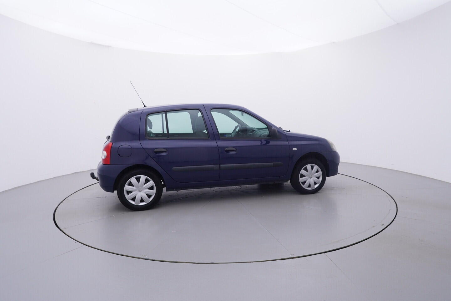 OV190V11131_15.webp_CLIO  1.1 1.2 8V 43 kW manuál