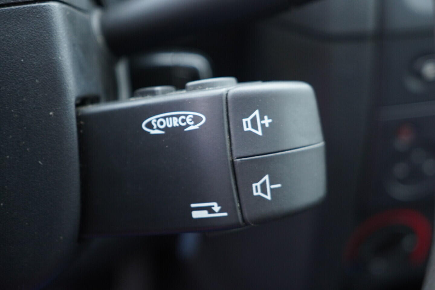 OV190V11131_25.webp_CLIO  1.1 1.2 8V 43 kW manuál