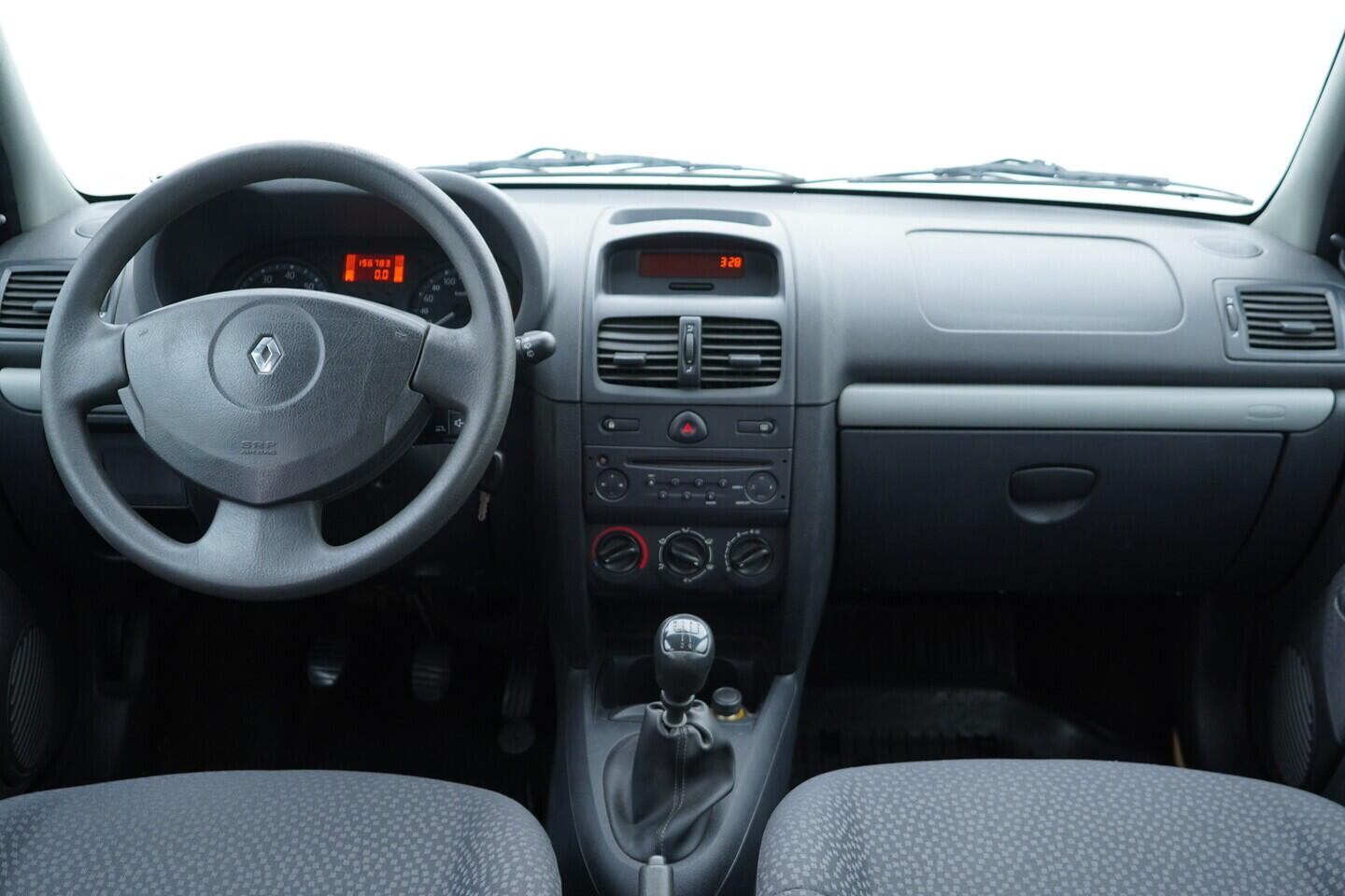 OV190V11131_26.webp_CLIO  1.1 1.2 8V 43 kW manuál