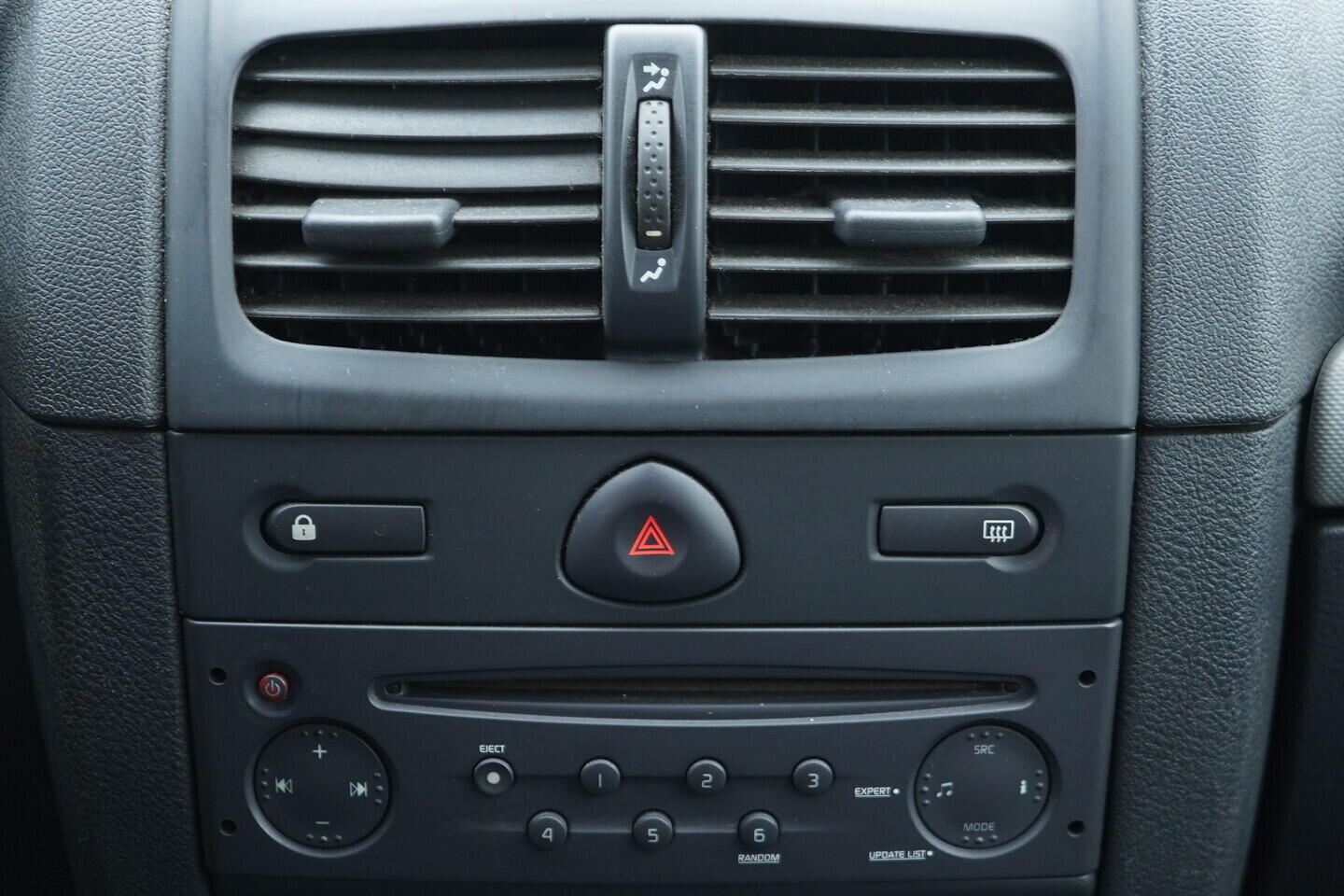 OV190V11131_29.webp_CLIO  1.1 1.2 8V 43 kW manuál