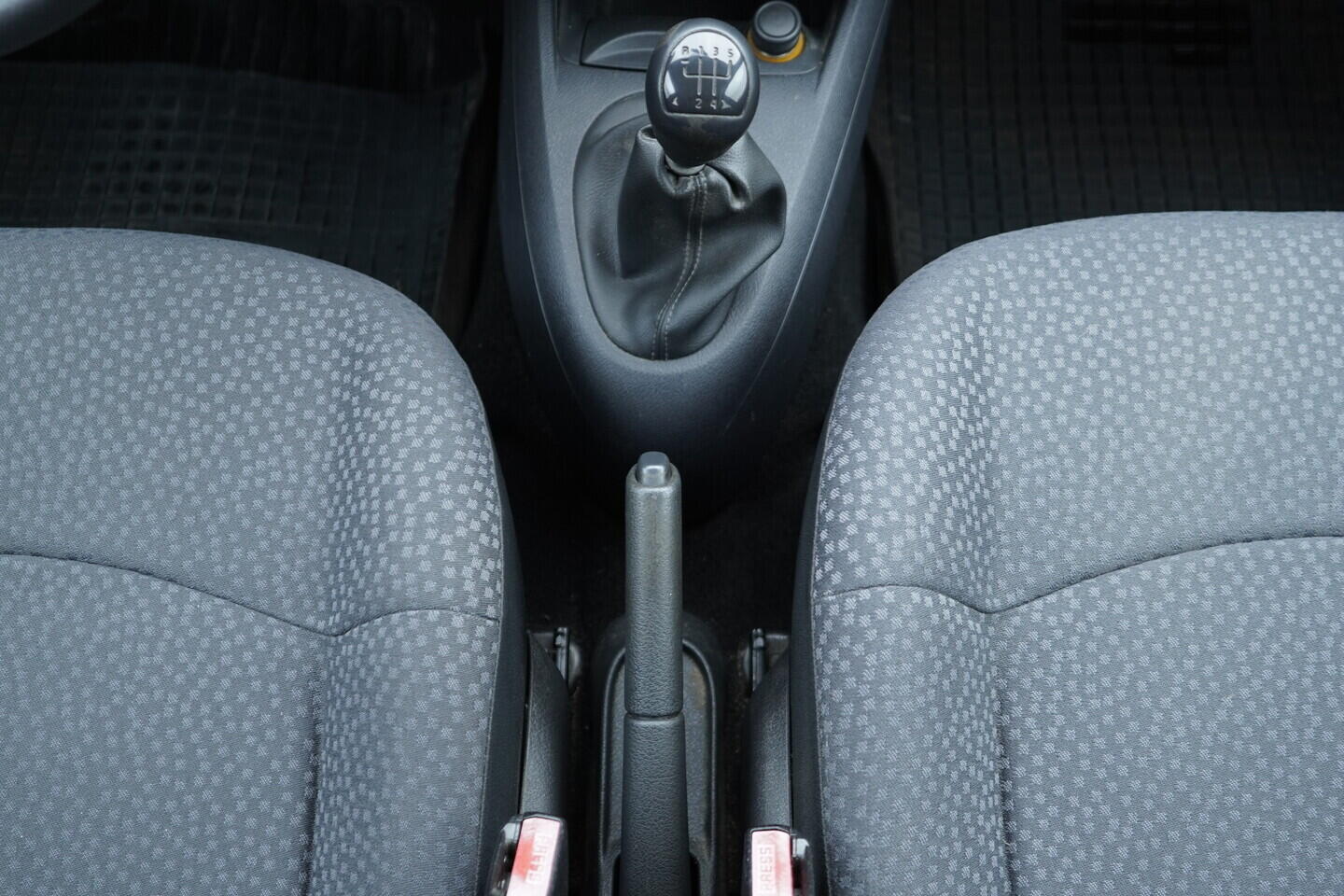 OV190V11131_31.webp_CLIO  1.1 1.2 8V 43 kW manuál