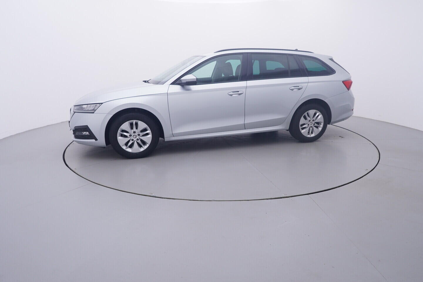 OV190V11133_11.webp_OCTAVIA Ambition 2.0 TDI 85 kW manuál, DPH