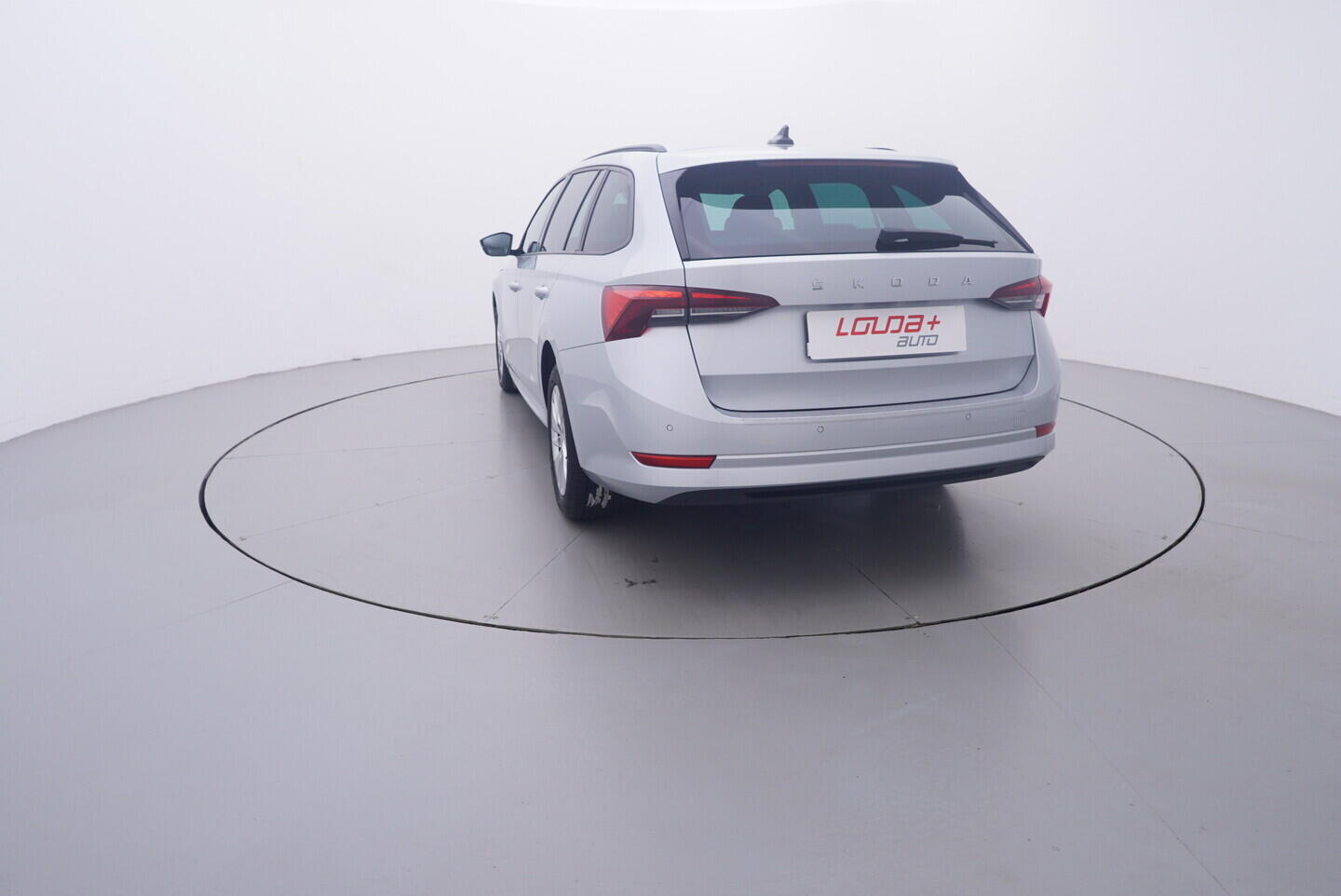 OV190V11133_13.webp_OCTAVIA Ambition 2.0 TDI 85 kW manuál, DPH