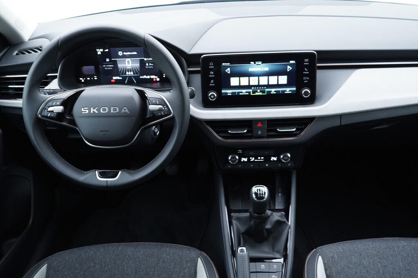 OV190V11136_25.webp_SCALA  1.0 TSI 85 kW manuál, DPH