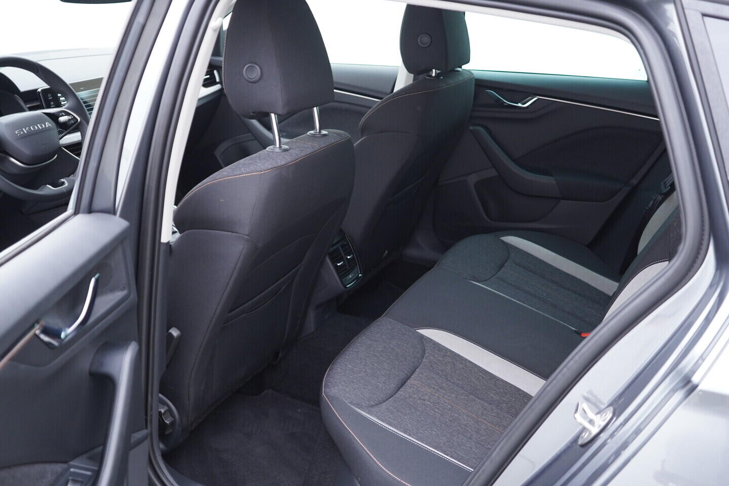 OV190V11136_36.webp_SCALA  1.0 TSI 85 kW manuál, DPH