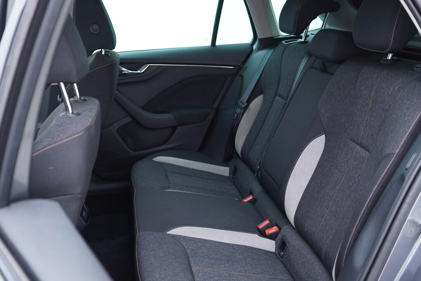 OV190V11136_37.webp_SCALA  1.0 TSI 85 kW manuál, DPH