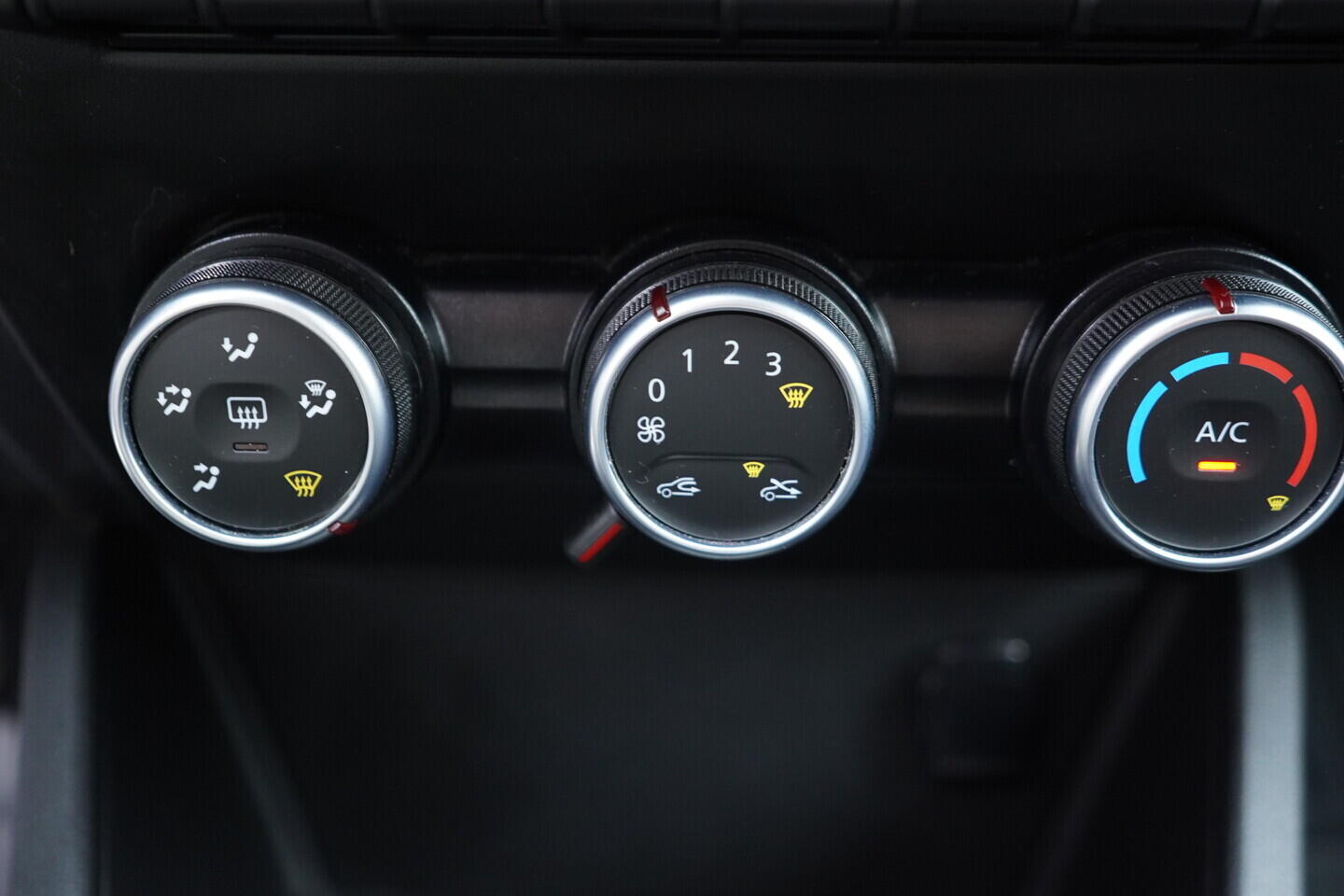 OV190V11139_29.webp_DUSTER Comfort 1.3 Tce 96 kW manuál