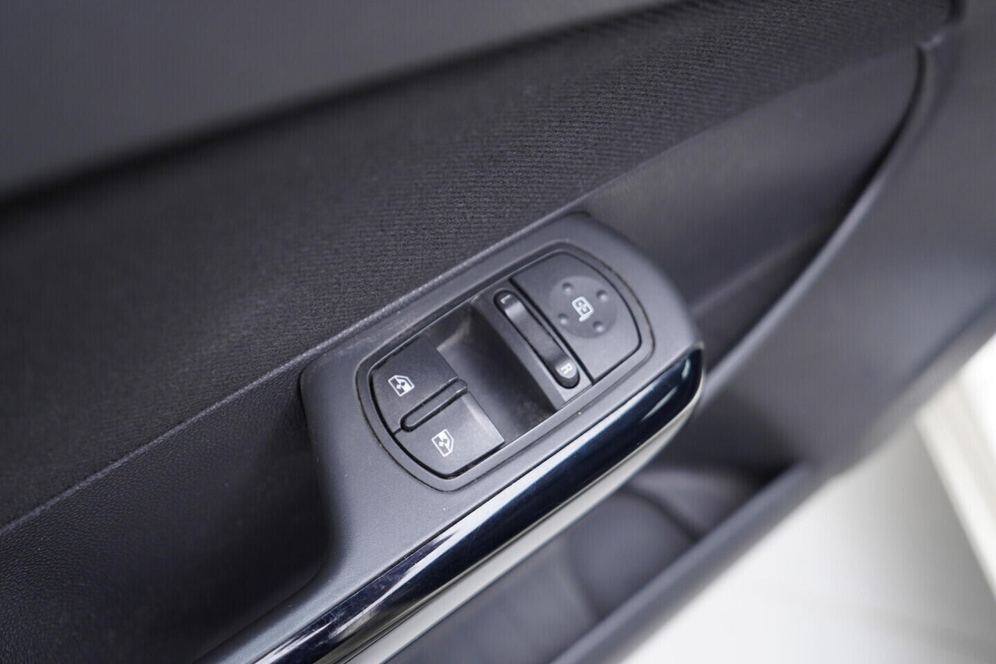 OV190V11142_20.webp_CORSA  1.2 CDTi 66 kW manuál